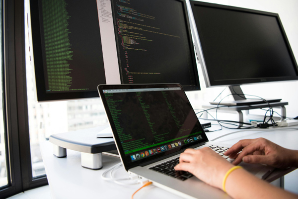 印團(tuán)網(wǎng)印刷取得印刷機(jī)用紙張輔助防偏移專利，解決印刷時紙張易偏移影響質(zhì)量問題:數(shù)碼印刷機(jī)